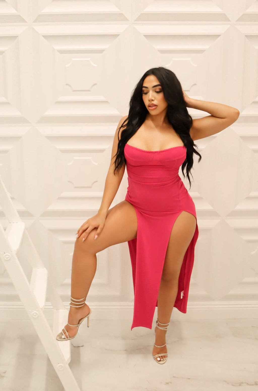 Bodycon midi dress with high slits on both sides in fuchsia