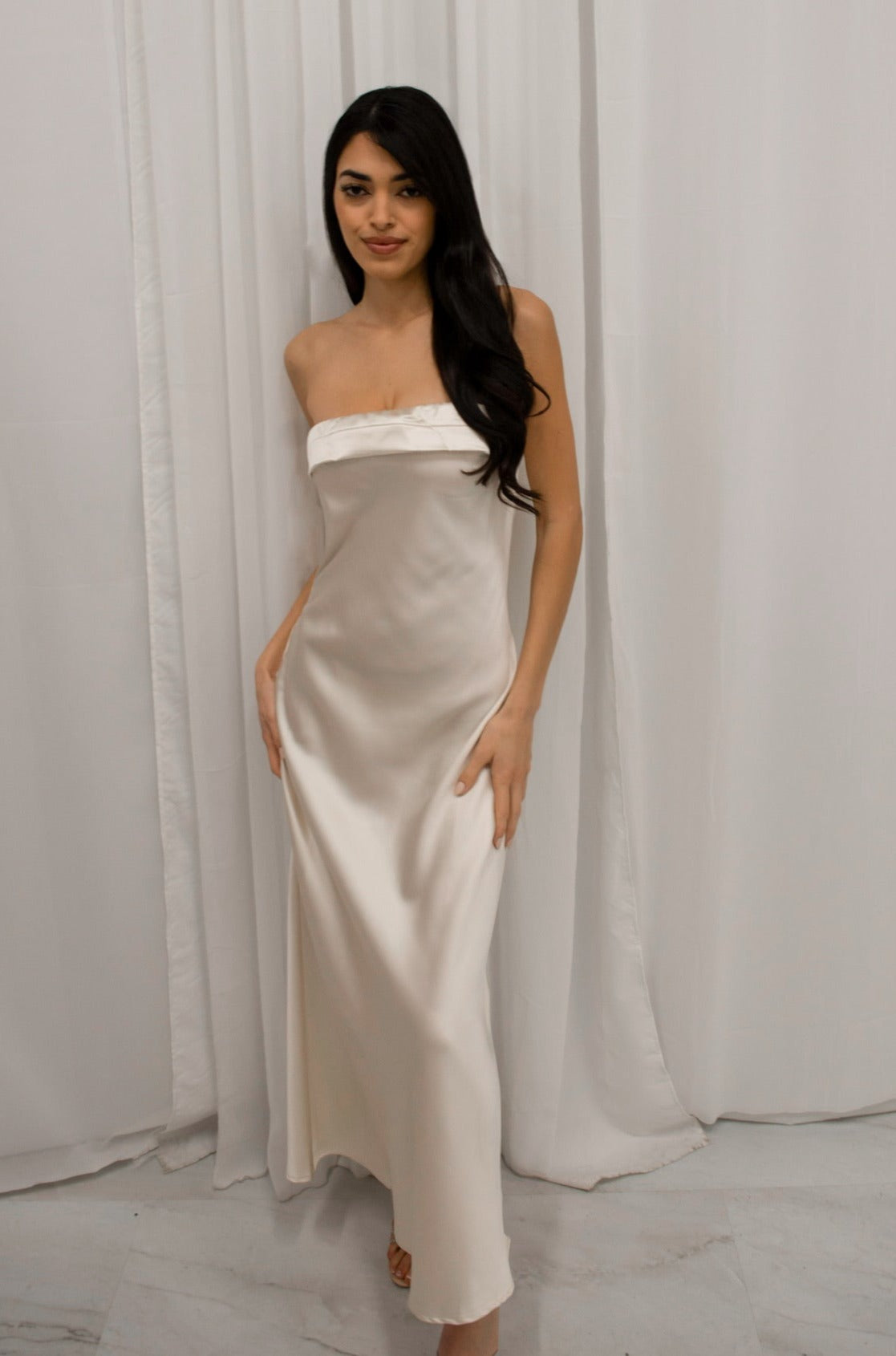 Strapless satin maxi dress with elastic band and curtain back