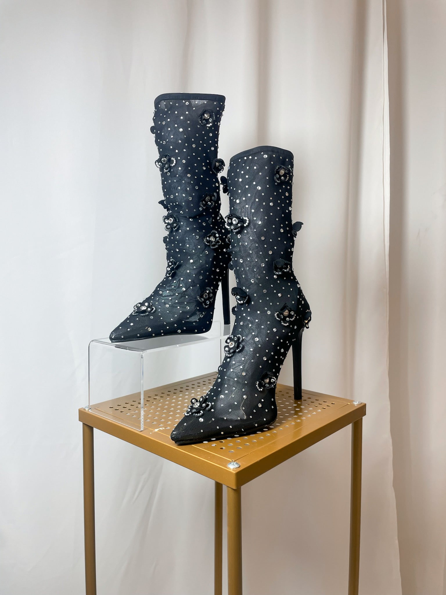 Mesh booties with rhinestones and floral details&nbsp;