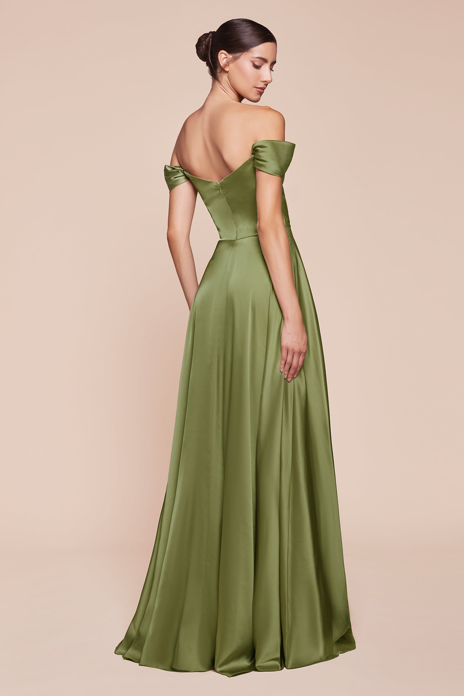 A simple sweetheart neckline gathers around the waistline, flowing into a light slitted skirt