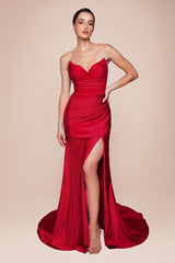 fitted dress features a strapless pointed V-neckline, gathered waistline, and a chic leg slit